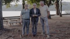 Pl�cido �lvarez, alcalde de Mu��os, el arque�logo Jos� Mar�a Eguileta, y Lino Perdiz.