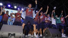 Los futbolistas del Deportivo, en la fiesta tras el ascenso a Primera Divisi�n