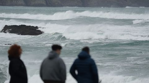 Fuerte oleaje en Cudillero, en Asturias