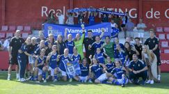 La expedici�n del Oviedo femenino celebra la victoria en el derbi