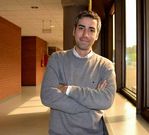 Ares hace un doctorado de Investigaci�n en Comunicaci�n. 