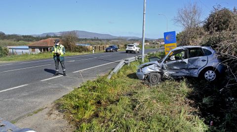 El accidente se produjo en una recta amplia, con total visibilidad, en la carretera nacional que va desde Pontevedra hasta Santiago. 