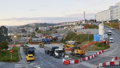Los operarios ya han derribado este martes de madrugada la parte central del viaducto del Chuac