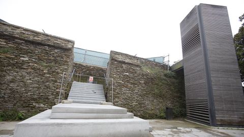 Muralla de Lugo: ascensor y nuevas escaleras para subir al adarve