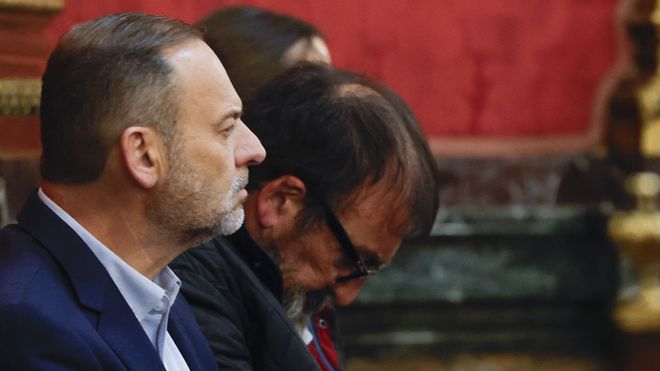 Jos� Luis �balos y Koldo Garc�a en el primer d�a del juicio por el caso mascarillas.