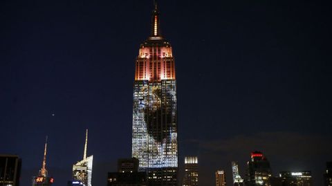 Homenaje a Cecil en el Empire State Building