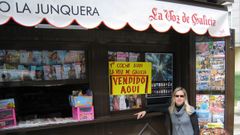 Imagen de mayo del 2008 de Bel�n en su quiosco, despu�s de que uno de sus clientes ganase un Audi en el sorteo de La Voz de Galicia. Un tiempo despu�s dar�a otro m�s, y casi un tercero.