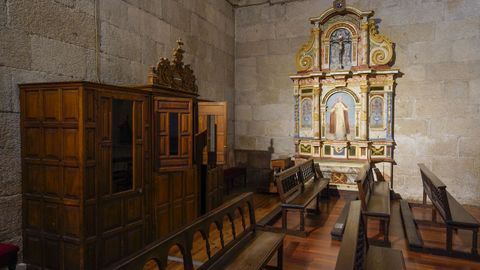 Catedral de Ourense. Retablo de Juan Pablo II al fondo
