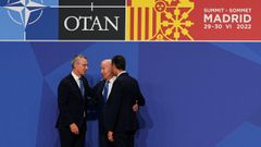 Jens Stoltenberg, Joe Biden y Pedro S�nchez, conversan distendidamente antes del inicio de la cumbre de la OTAN en Madrid