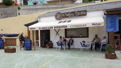 A Muller Mari�a, en el Porto de Bares, en una foto previa a la pandemia, necesita personal para la cocina y un camarero
