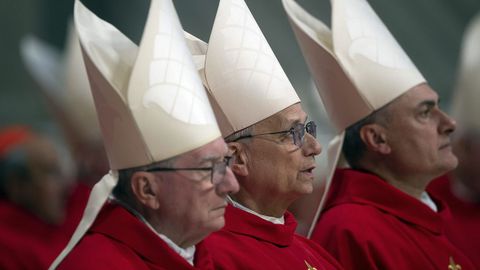 Pietro Parolin junto a Le&oacute;n XIV