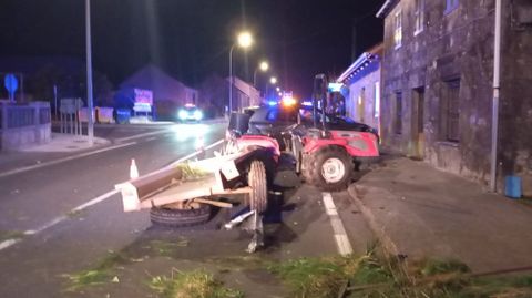 Un conductor borracho embiste a un tractor y luego atropella a una jubilada en Cuntis