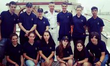 Sheila Carbia junto al resto de los afortunados que ganaron el concurso y navegaron en el barco.