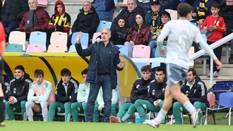 Pablo López dando indicaciones en el Nuevo Lasesarre.