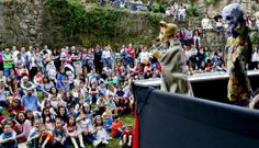 Una de las representaciones tuvo lugar en el campo de petanca, donde se escenific� una  obra sobre el rat�n P�rez. 