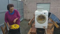 Una vieja lavadora, el mejor �debullador de millo�