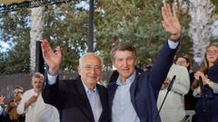 De izquierda a derecha, el presidente de Melilla, Juan Jos Imbroda, y el lder del PP, Alberto Nez Feijoo, tras la celebracin del comit de direccin del partido en la ciudad autnoma.