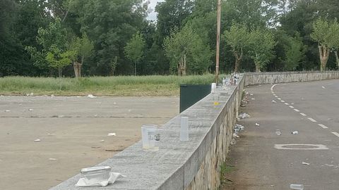 Aspecto del �rea recreativa de A Barxela, en Pi�eira, este mediod�a