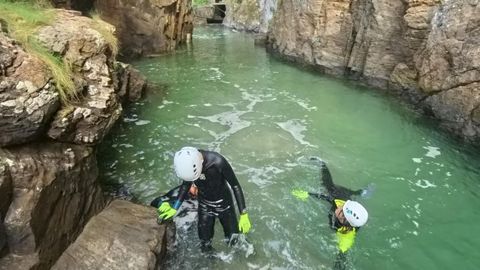 En la piscina natural de la antigua cet�rea, un lugar accesible solo en marea llena