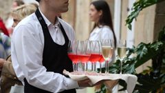 El sector servicios sigue sufriendo su particular valle en espera del inicio de la temporada vacacional