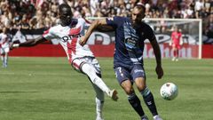 Path� Ciss, con Borja Iglesias, en la visita del Celta al Rayo de la primera vuelta.