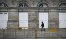  que ocuparon la Marina desde octubre se alquilaron mediante contratos menores que juntos sumaban 5.000 euros mensuales. No se conoci� su coste hasta que La Voz lo desvel� en marzo.