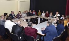 Los alcaldes se reunieron con los representantes de la CMAT y los GAC en Corcubi�n. 