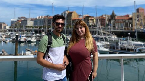 ParaAndrea Pico y Yoel Espinosa, de Elche, el verano asturiano les recuerda las temperaturas que ellos viven en Semana Santa