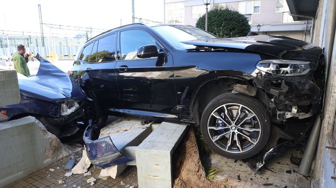 El coche accidentado sufri importantes daos materiales