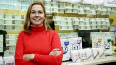 Mariola Cortizo, en su administraci�n de loter�a, en Santiago