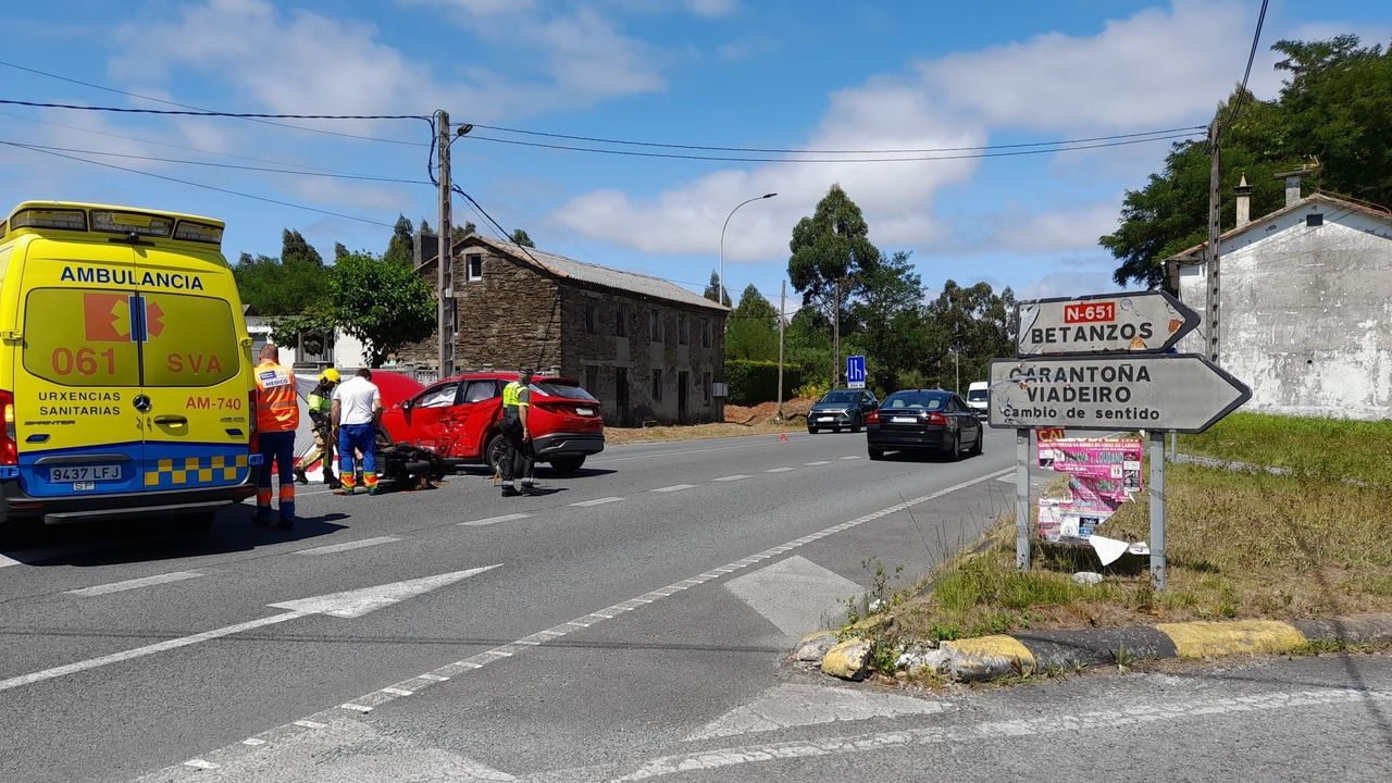 Muere un motorista tras chocar contra un coche en Miño