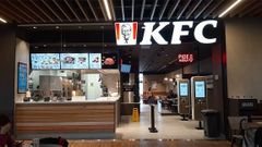 Interior del local de KFC abierto en Parque Principado