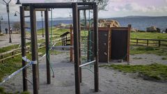 Chequeo al parque infantil de la playa de Cab�o-A Lombi�a