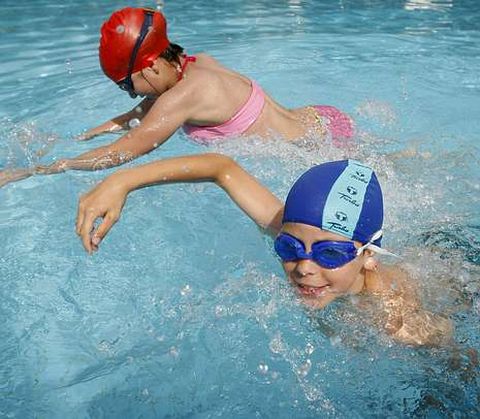 El abono de la climatizada no permite acceder a la piscina exterior.