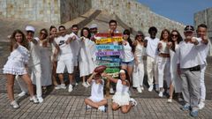 Representantes de varias academias de Santiago implicadas en la coreograf�a organizada por la asociaci�n Mambak que se llevar� a cabo en el Gai�s ma�ana, a las 11.30 horas; un espect�culo de integraci�n internacional e intergeneracional en el que intervendr�n m�s de 300 bailarines no profesionales de entre 6 y 80 a�os y la Orquesta Cl�sica de Valga.