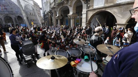 Imagen de una charanga en el desfile infantil del entroido del a�o pasado.