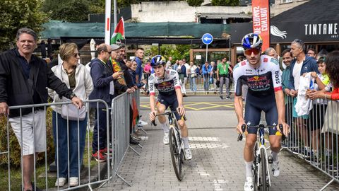Imgenes de la Etapa 16 de La Vuelta a Espaa entre Poio y Mos