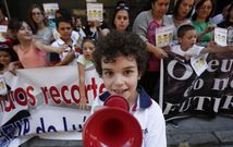 Las AMPAS entregaron m�s de 3.000 firmas pidiendo que se mantenga el actual n�mero de aulas.