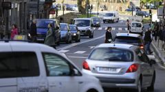 El cobro del impuesto de veh�culos (en la imagen de archivo, tr�fico en A Senra) est� abierto en fase voluntaria hasta el 5 de mayo.