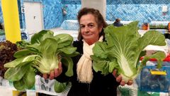 La placera Pilar N��ez con el pak choi y la col china