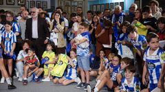 NI�os durante la visita del Deportivo a La Voz de Galicia