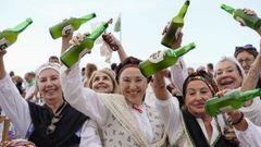 Gij�n bate su r�cord de escanciado simult�neo de sidra con m�s de 10.000 participantes
