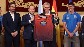 De izquierda a derecha: Diego Calvo, Juan Carlos Escotet, Alfonso Rueda y Diego Villares, en la recepci&oacute;n de la Xunta al Deportivo.
