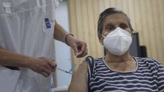 Vacuna de la gripe en el centro de salud de Milladoiro al inicio de esta �ltima campa�a