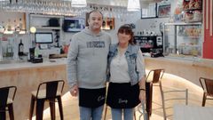 El transportista C�sar Blanco, junto a Benita Dacosta.