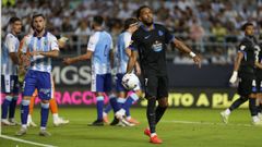 Aubameyang, con el bal�n en la mano despu�s de una jugada.