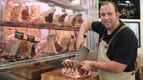 Bruno Casal en su carnicería de Freixeiro, donde ya se entrena para esta Butcher Wars.