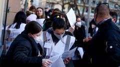 Refugiados ucranianos completan los tr�mites para recibir la vacuna contra el covid en Berl�n