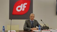 El vicepresidente de la empresa, Jaime Isita, momentos antes de la Junta Extraordinaria de Accionistas de Duro Felguera, celebrada en su sede social de Gijn