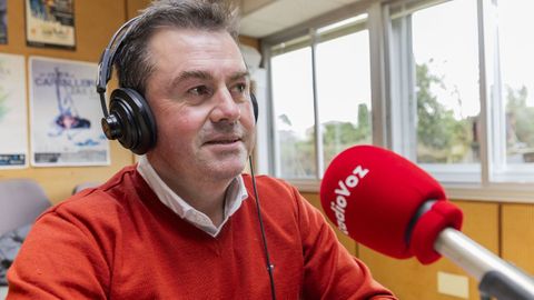 Jos� Manuel Mato en el estudio de Radio Voz Carballo